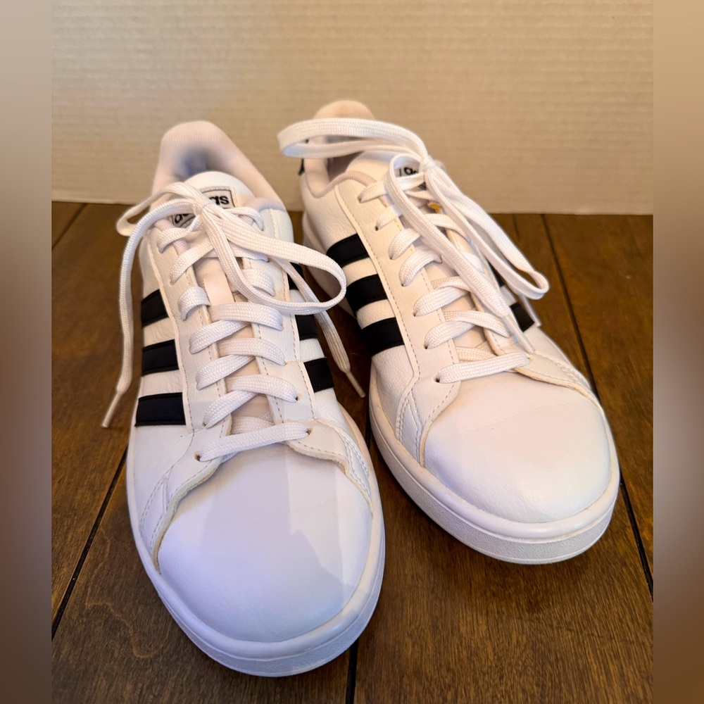 Adidas grand court sneaker